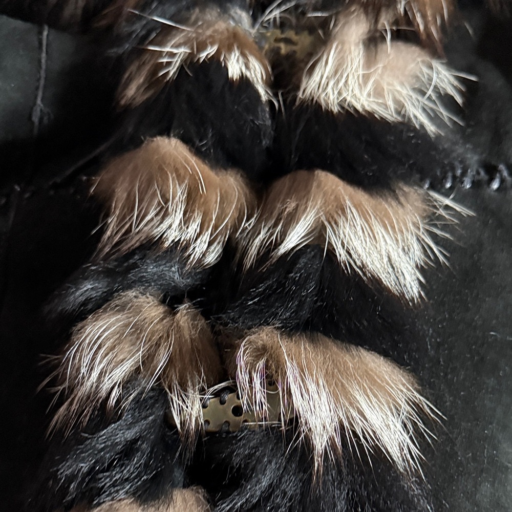 Black Fur-Trimmed Women's Jacket - Picture 4 of 6